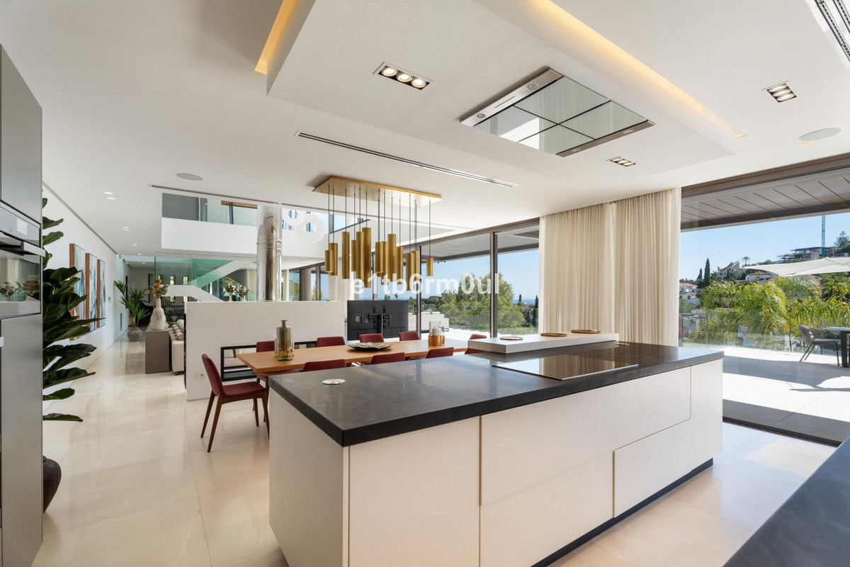 5 Bed Townhouse for sale in La Quinta Costa Del Sol, Málaga, Spain