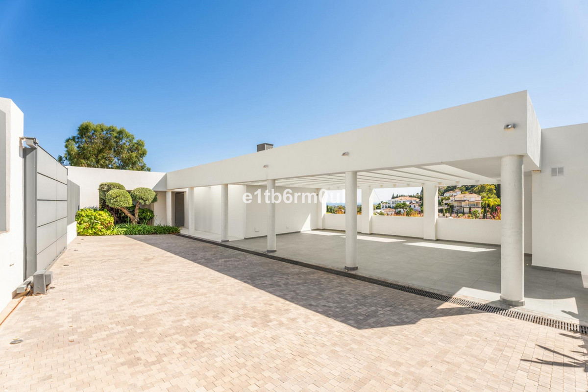 5 Bed Townhouse for sale in La Quinta Costa Del Sol, Málaga, Spain