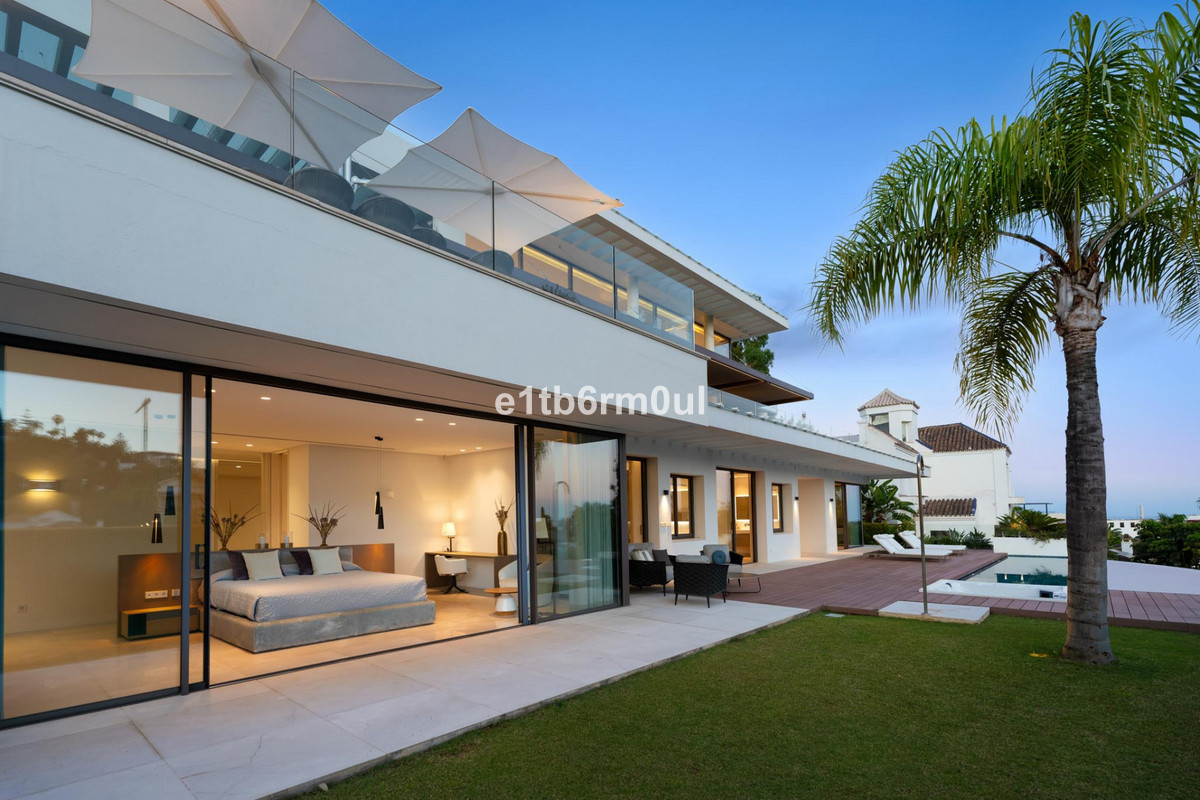5 Bed Townhouse for sale in La Quinta Costa Del Sol, Málaga, Spain