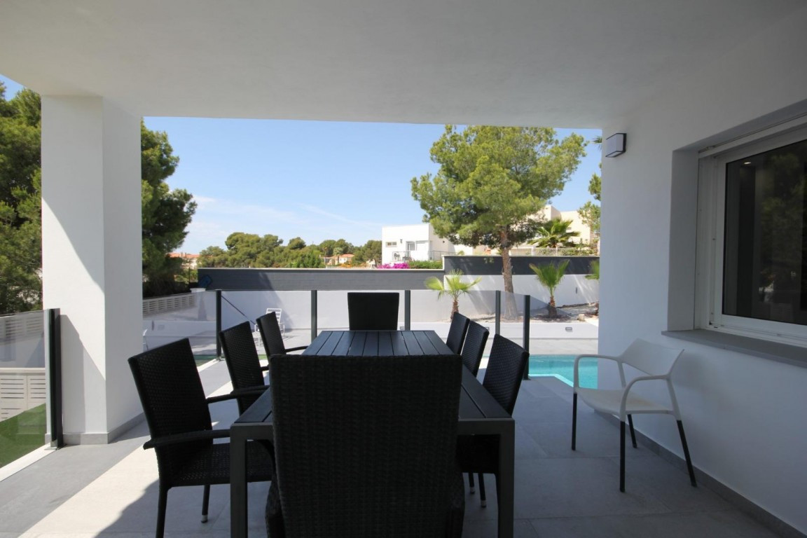 5 Bed Townhouse for sale in La Nucia Costa Blanca, Alicante, Spain