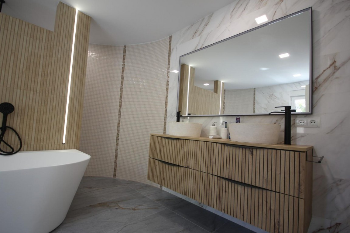 5 Bed Townhouse for sale in La Nucia Costa Blanca, Alicante, Spain