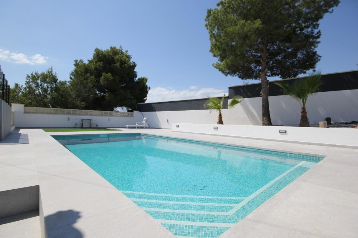 5 Bed Townhouse for sale in La Nucia Costa Blanca, Alicante, Spain