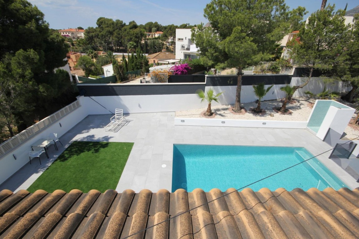 5 Bed Townhouse for sale in La Nucia Costa Blanca, Alicante, Spain