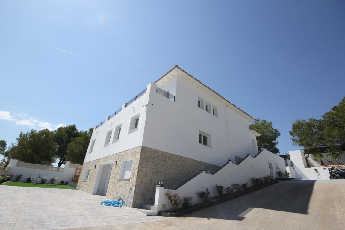 5 Bed Townhouse for sale in La Nucia Costa Blanca, Alicante, Spain