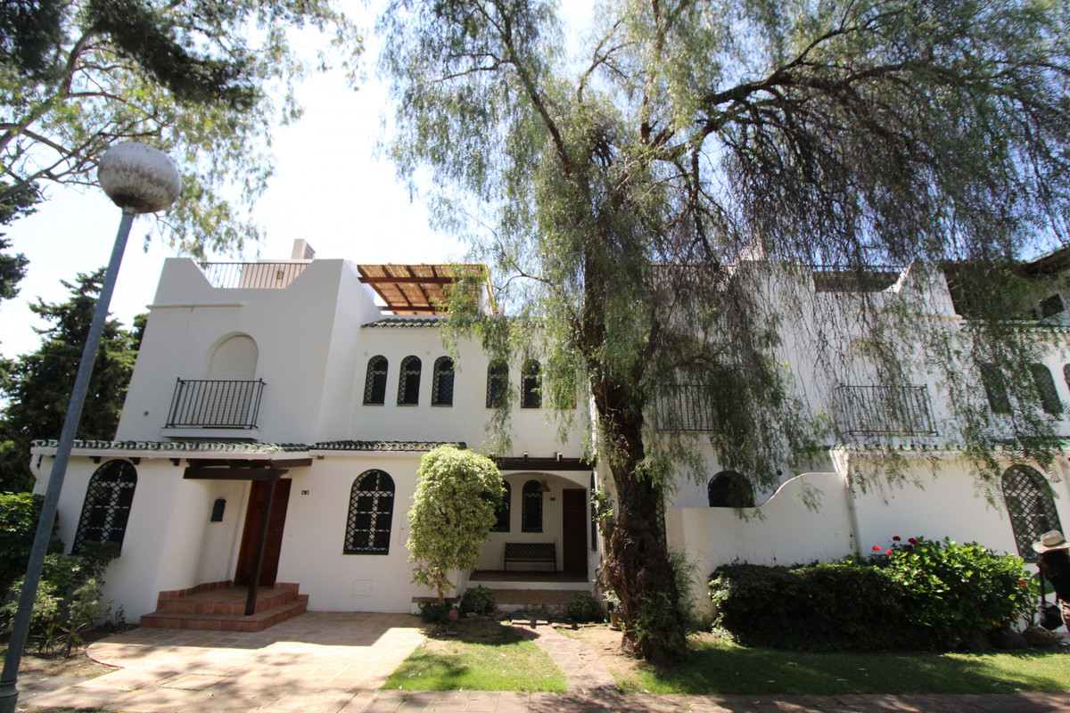 3 Bed Townhouse for sale in Nueva Andalucía Costa Del Sol, Málaga, Spain
