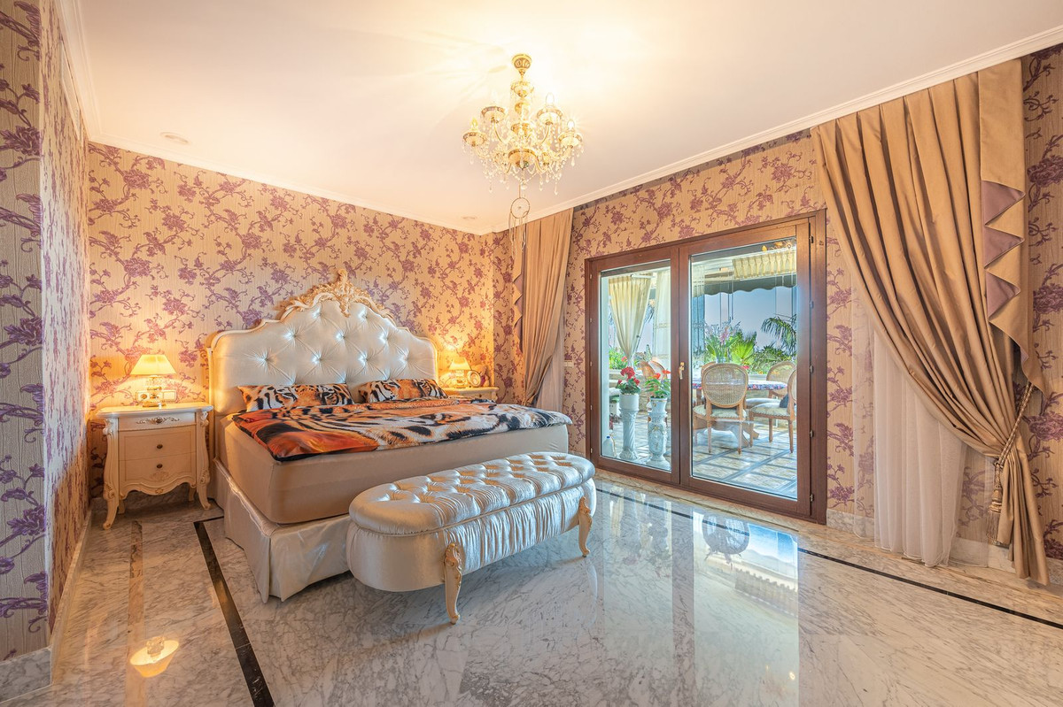 4 Bed Apartment for sale in The Golden Mile Costa Del Sol, Málaga, Spain
