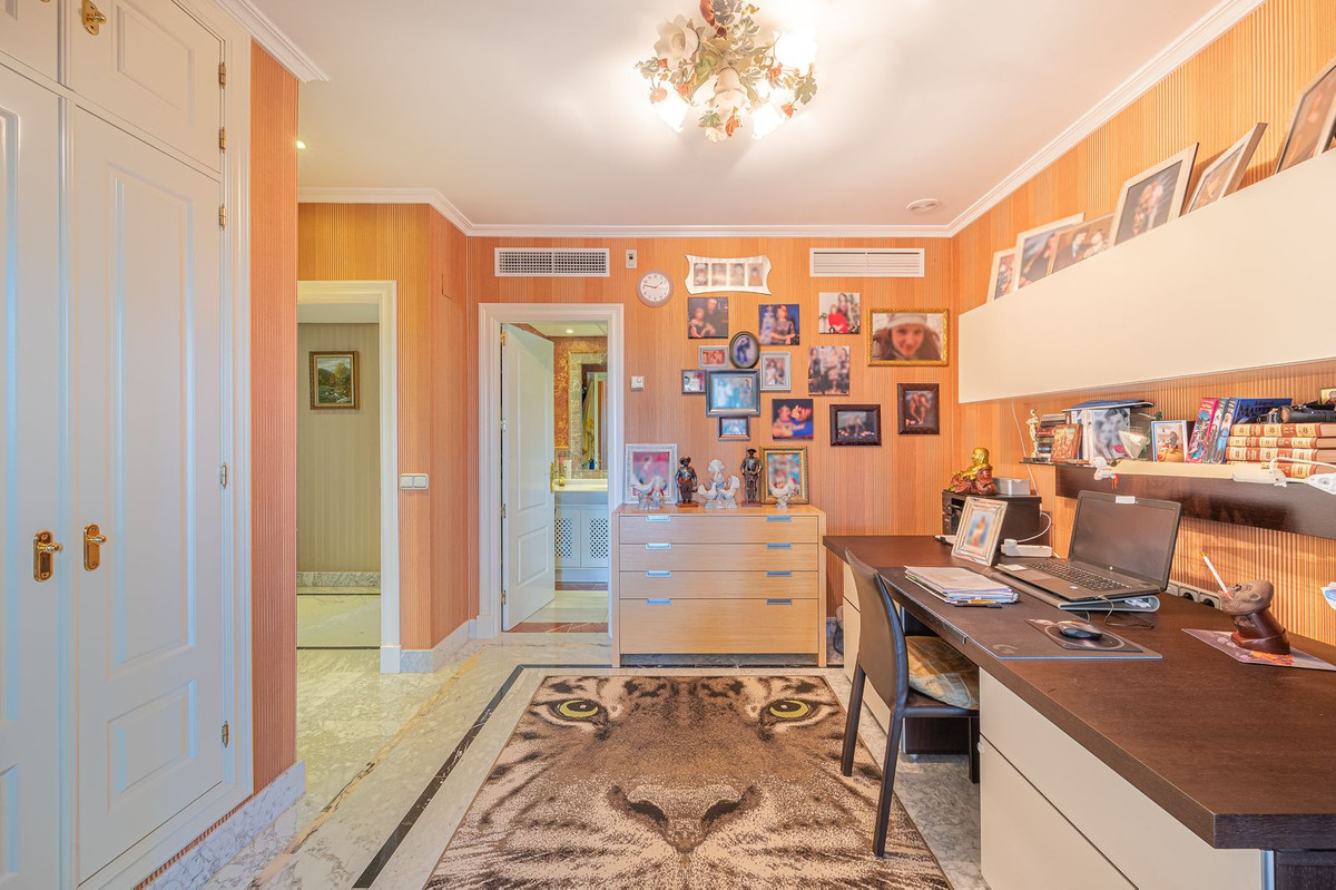 4 Bed Apartment for sale in The Golden Mile Costa Del Sol, Málaga, Spain