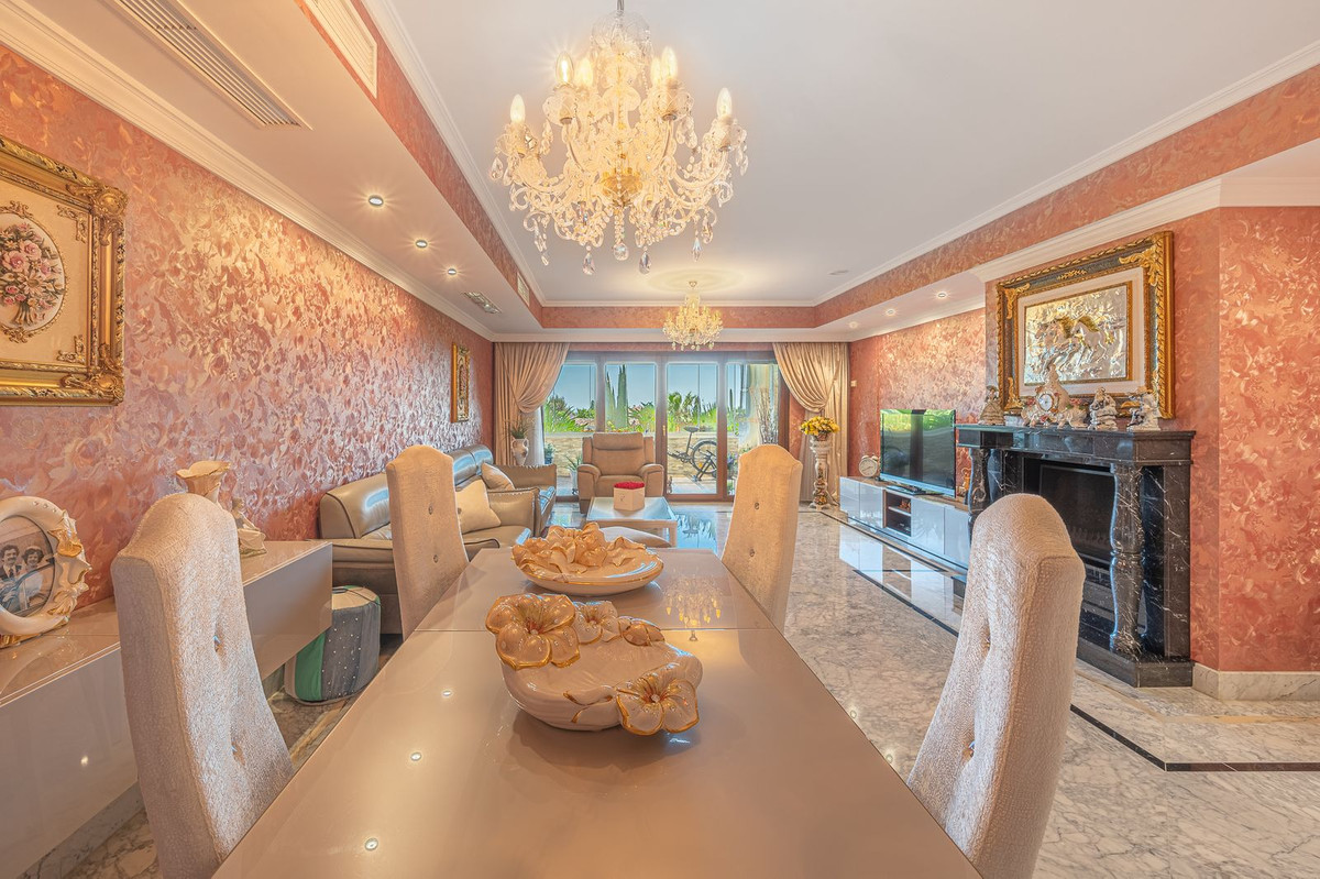 4 Bed Apartment for sale in The Golden Mile Costa Del Sol, Málaga, Spain