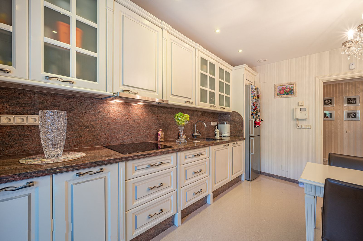 4 Bed Apartment for sale in The Golden Mile Costa Del Sol, Málaga, Spain