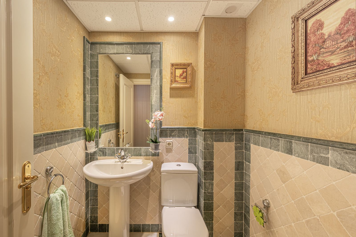 4 Bed Apartment for sale in The Golden Mile Costa Del Sol, Málaga, Spain
