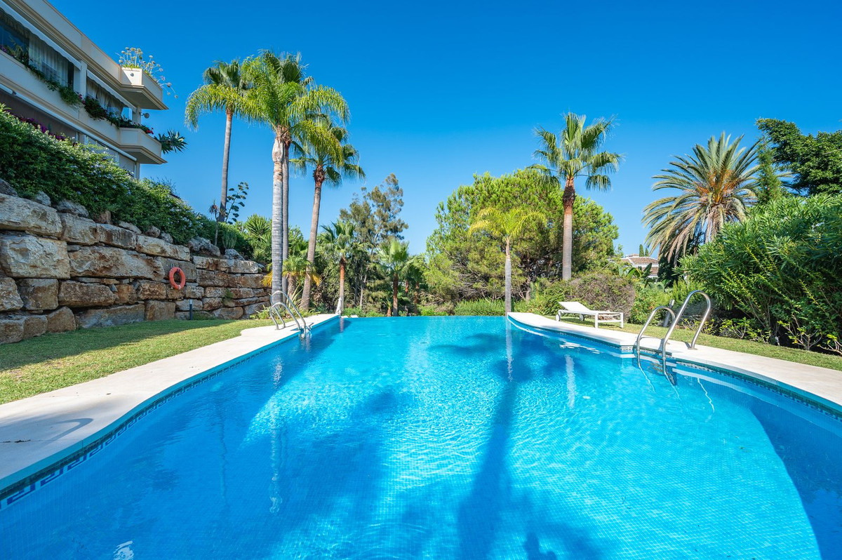4 Bed Apartment for sale in The Golden Mile Costa Del Sol, Málaga, Spain