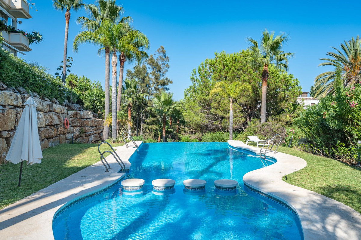 4 Bed Apartment for sale in The Golden Mile Costa Del Sol, Málaga, Spain