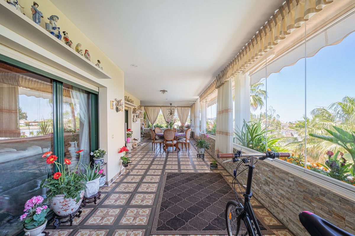 4 Bed Apartment for sale in The Golden Mile Costa Del Sol, Málaga, Spain