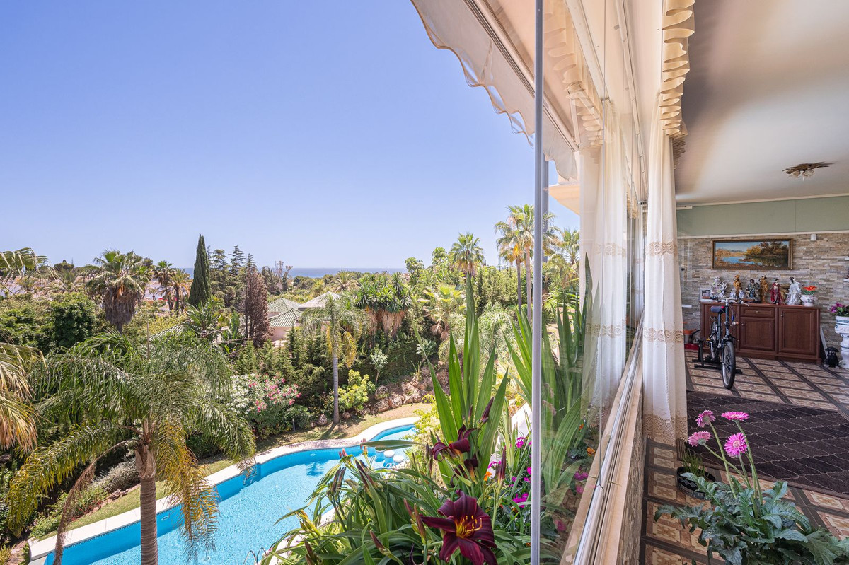 4 Bed Apartment for sale in The Golden Mile Costa Del Sol, Málaga, Spain