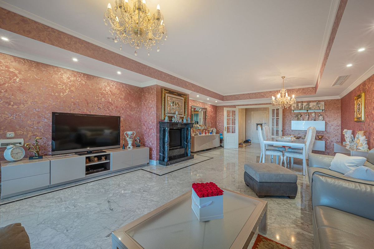 4 Bed Apartment for sale in The Golden Mile Costa Del Sol, Málaga, Spain