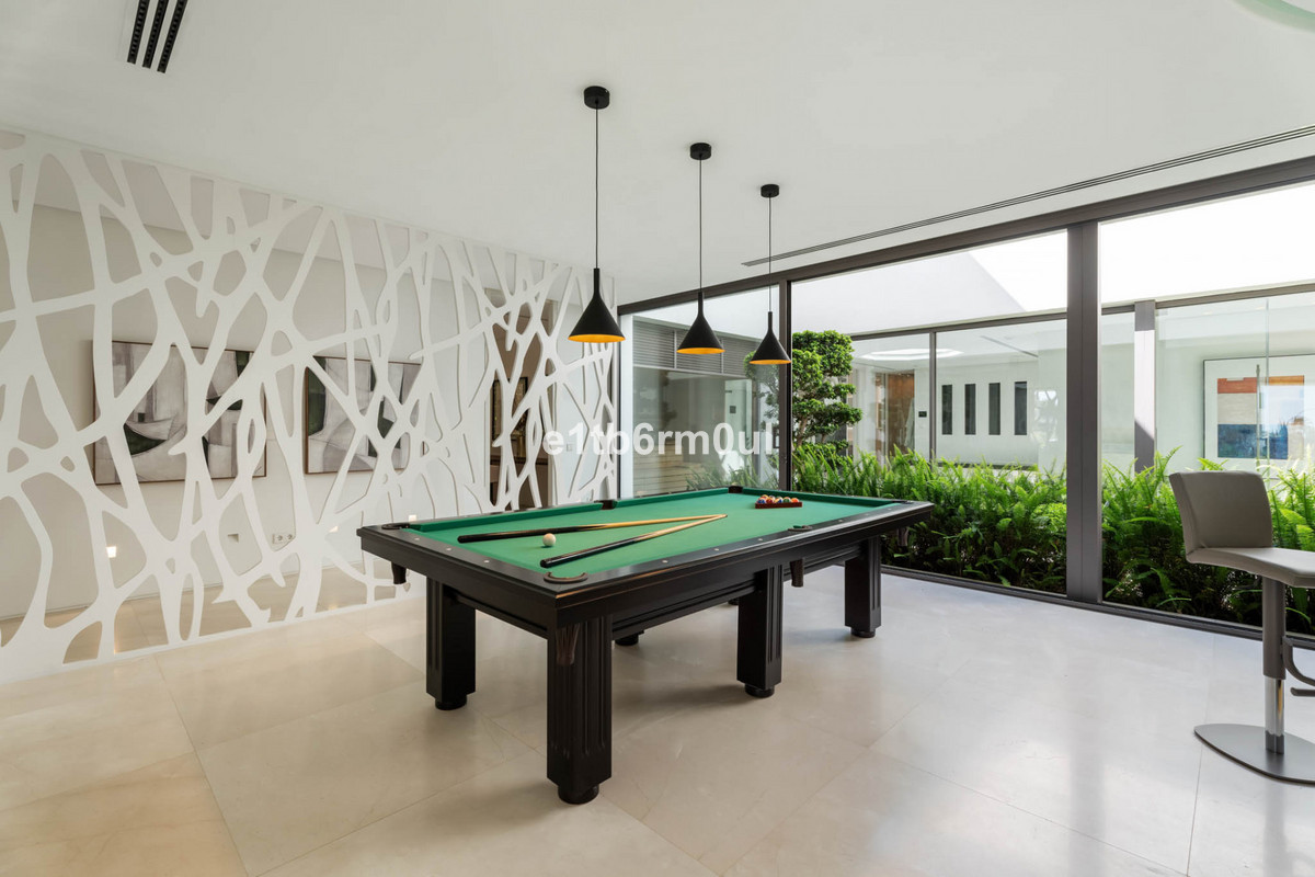 Se vende Villa - Chalet de 6 dormitorios en Costa Del Sol, Málaga, España