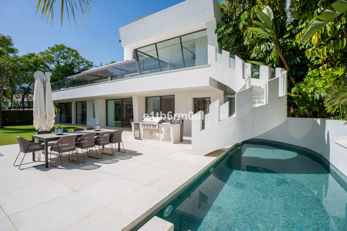 Se vende Villa - Chalet de 6 dormitorios en Costa Del Sol, Málaga, España