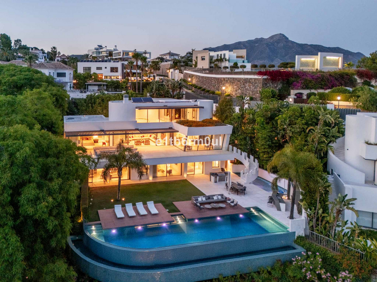 Se vende Villa - Chalet de 6 dormitorios en Costa Del Sol, Málaga, España