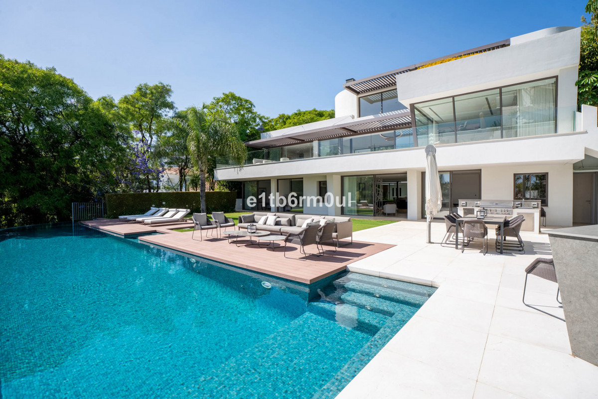 Se vende Villa - Chalet de 6 dormitorios en Costa Del Sol, Málaga, España