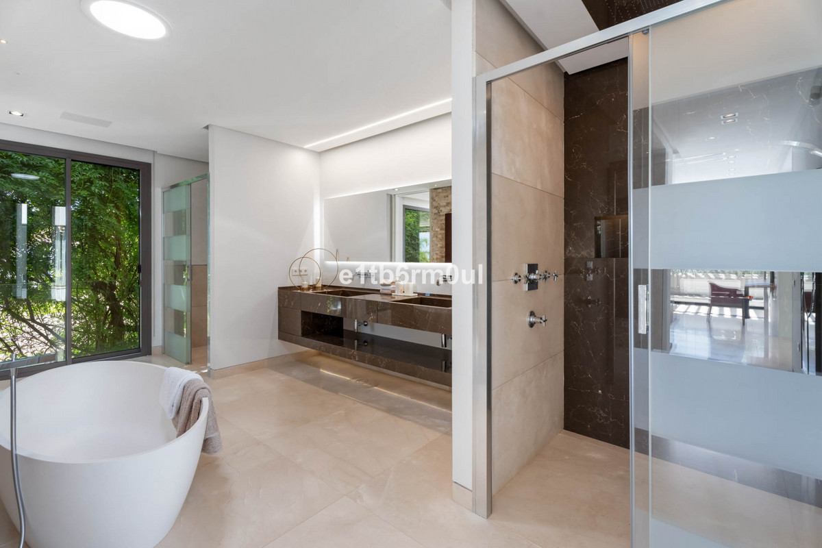 Se vende Villa - Chalet de 6 dormitorios en Costa Del Sol, Málaga, España