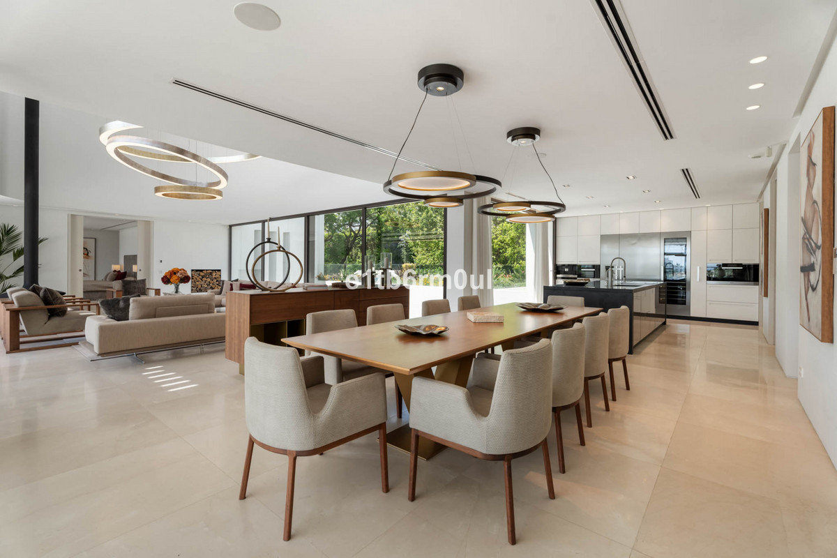 Se vende Villa - Chalet de 6 dormitorios en Costa Del Sol, Málaga, España