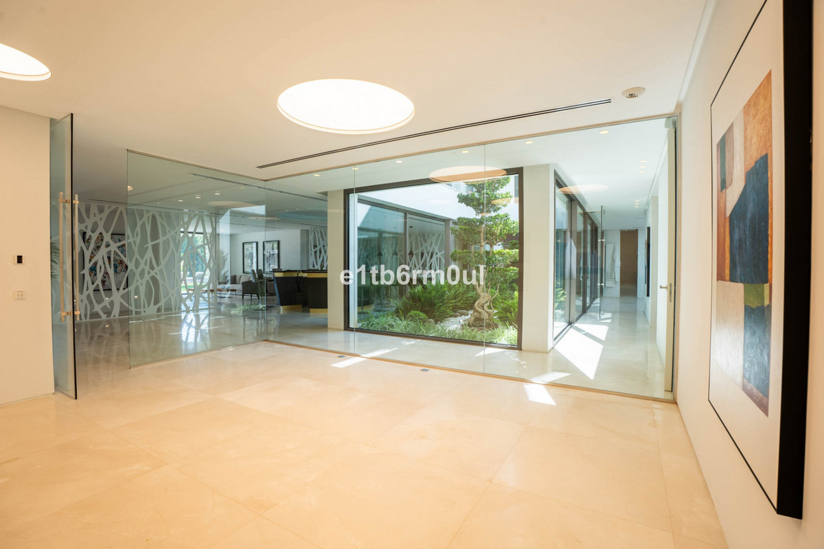 Se vende Villa - Chalet de 6 dormitorios en Costa Del Sol, Málaga, España