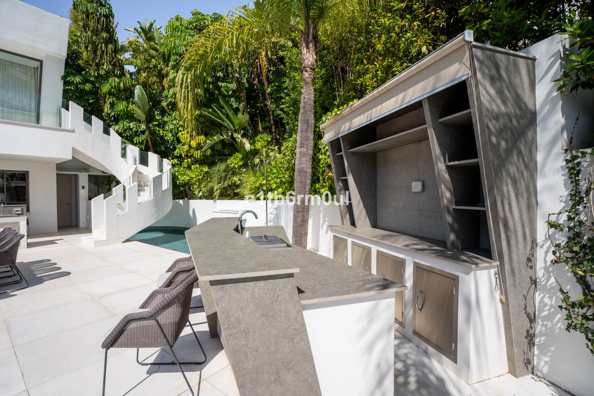 Se vende Villa - Chalet de 6 dormitorios en Costa Del Sol, Málaga, España