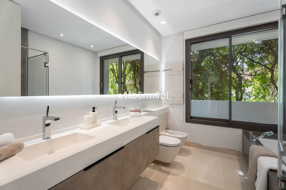 Se vende Villa - Chalet de 6 dormitorios en Costa Del Sol, Málaga, España