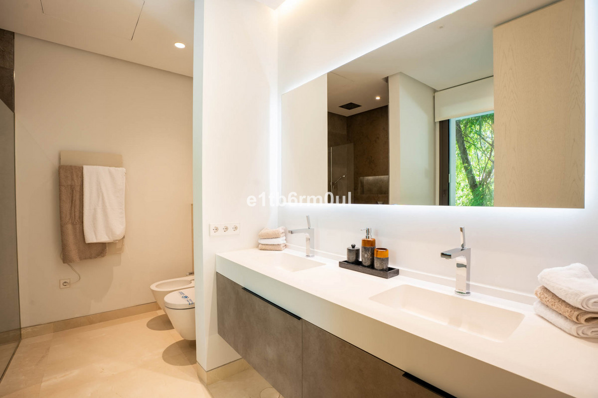 Se vende Villa - Chalet de 6 dormitorios en Costa Del Sol, Málaga, España