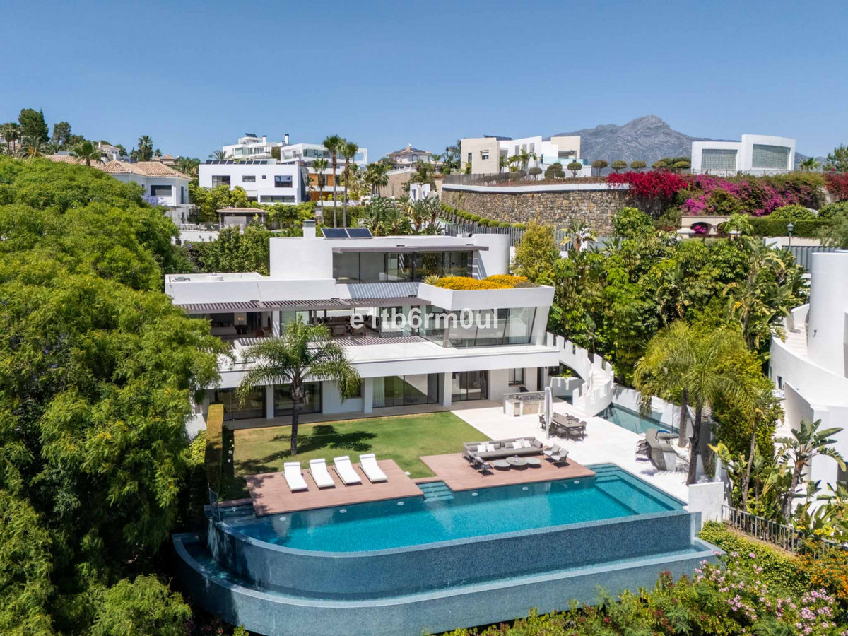 Se vende Villa - Chalet de 6 dormitorios en Costa Del Sol, Málaga, España