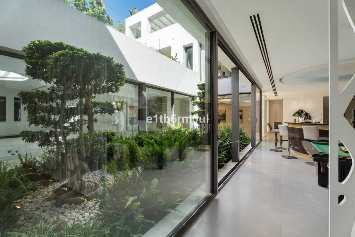 Se vende Villa - Chalet de 6 dormitorios en Costa Del Sol, Málaga, España
