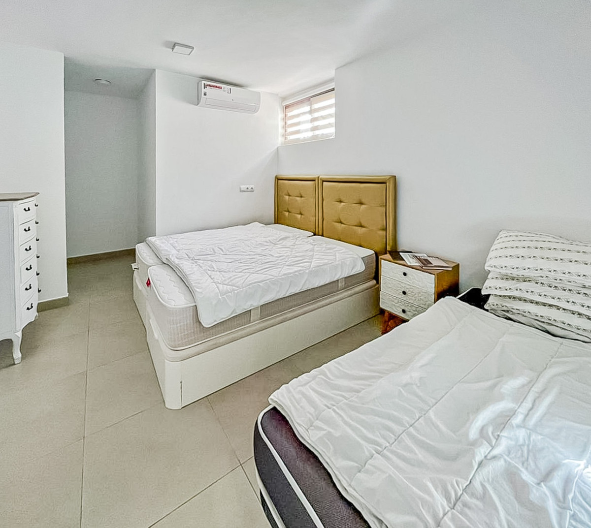 Se vende Villa - Chalet de 4 dormitorios en Costa Blanca, Alicante, España