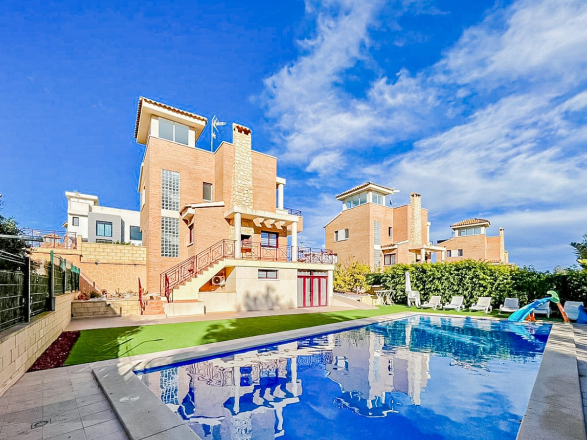 Se vende Villa - Chalet de 4 dormitorios en Costa Blanca, Alicante, España