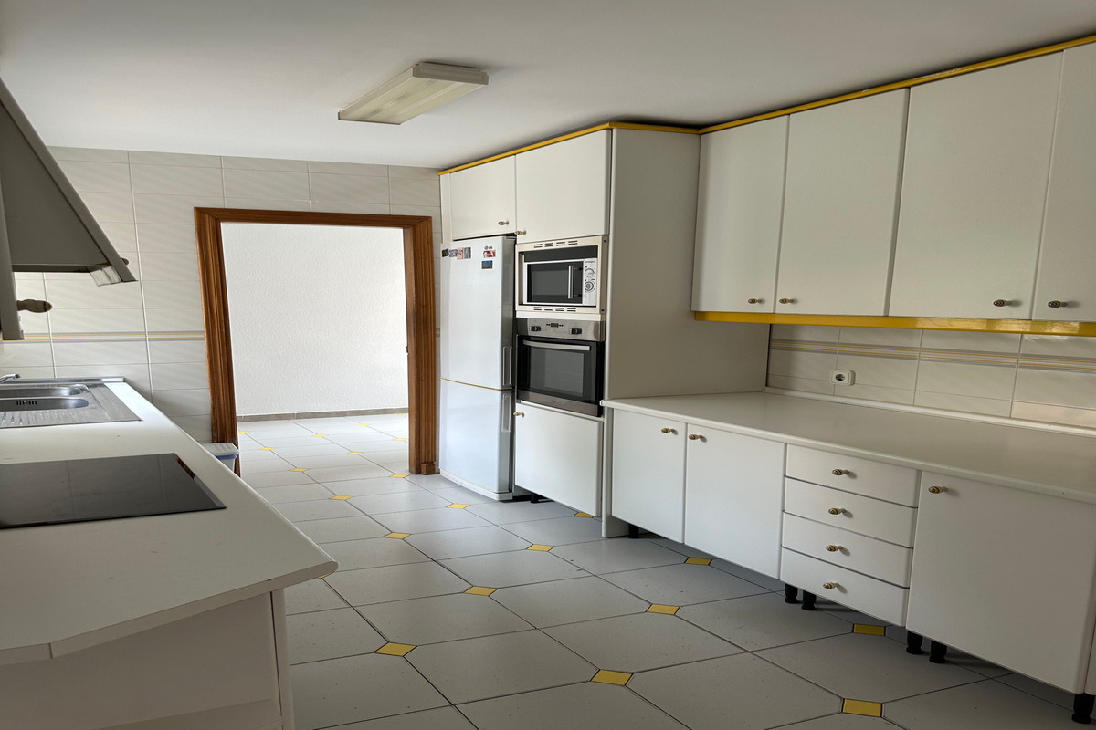 4 Bed Apartment for sale in Málaga Costa Del Sol, Málaga, Spain