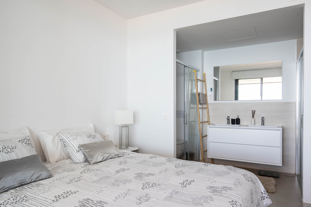 2 Bed Apartment for sale in Fuengirola Costa Del Sol, Málaga, Spain