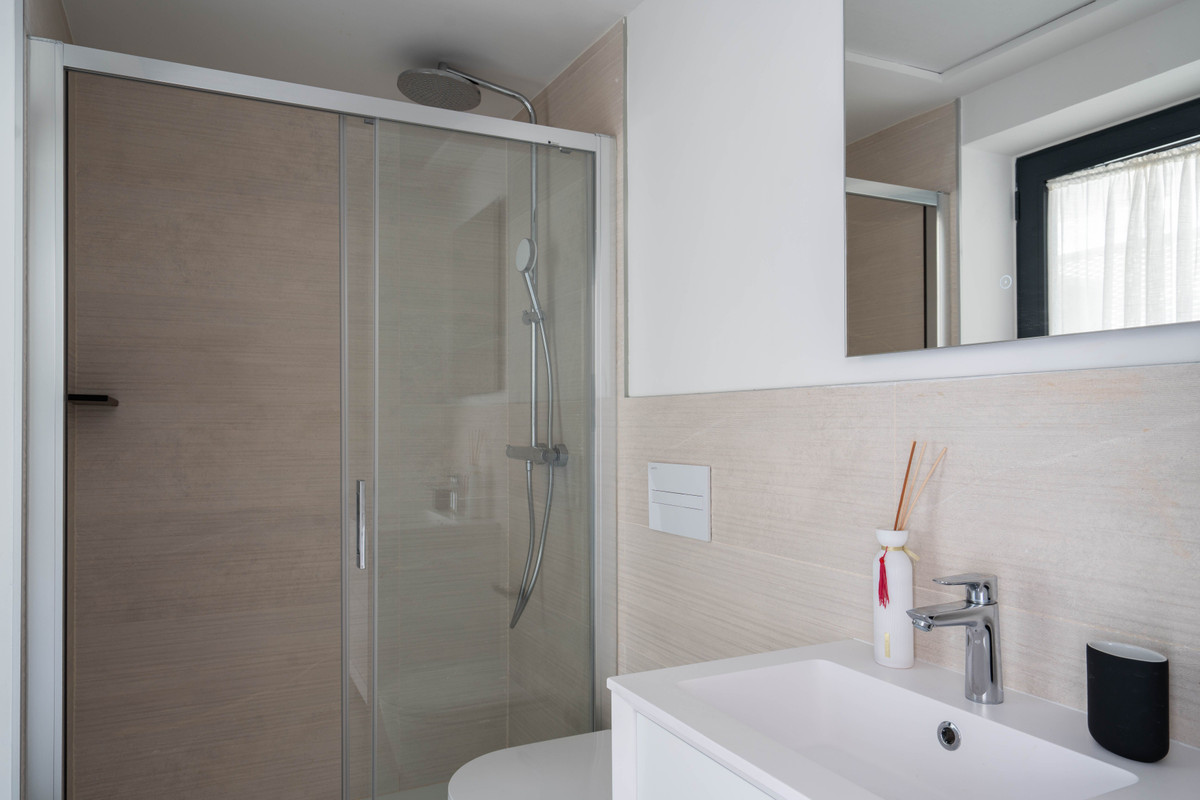 2 Bed Apartment for sale in Fuengirola Costa Del Sol, Málaga, Spain