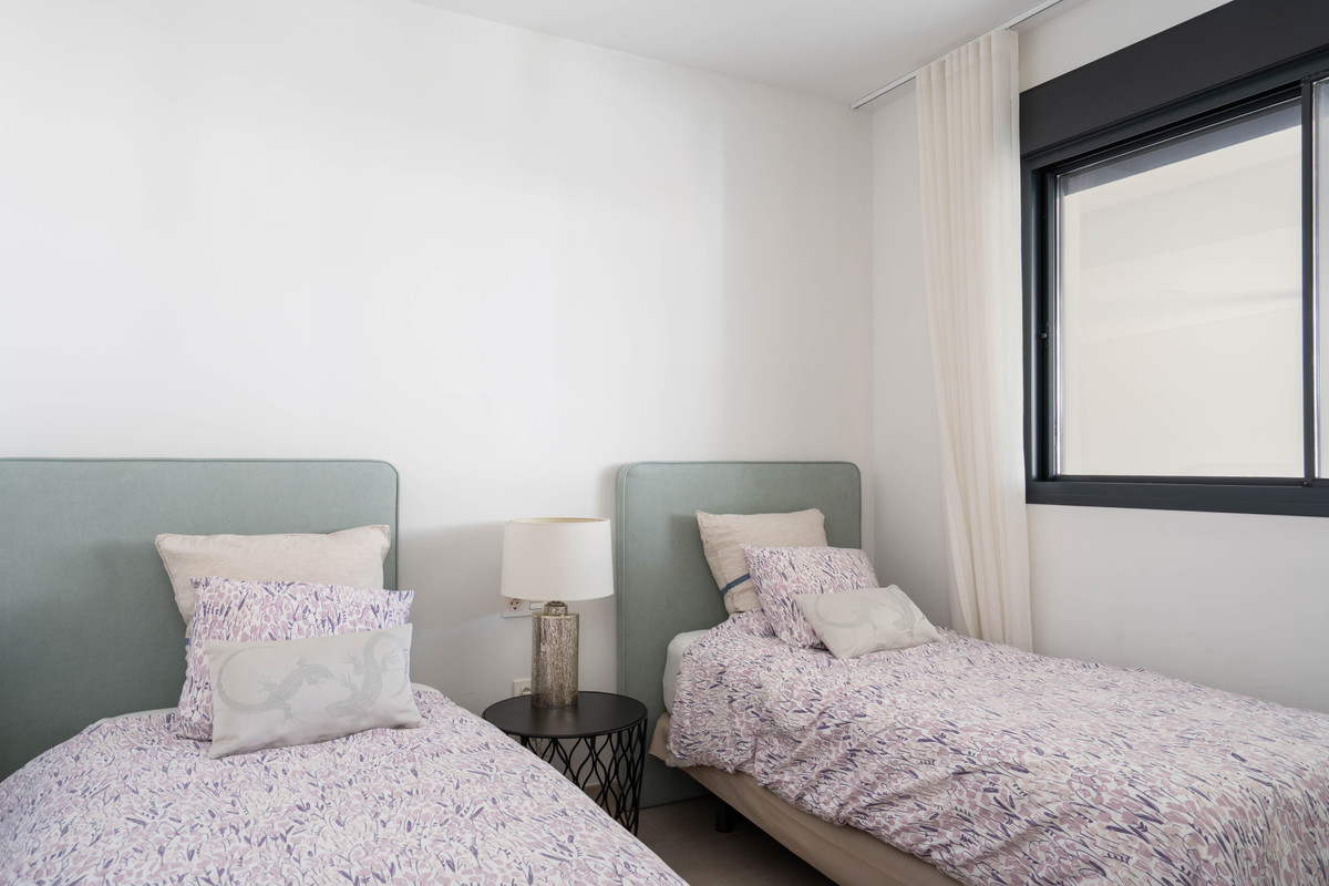 2 Bed Apartment for sale in Fuengirola Costa Del Sol, Málaga, Spain
