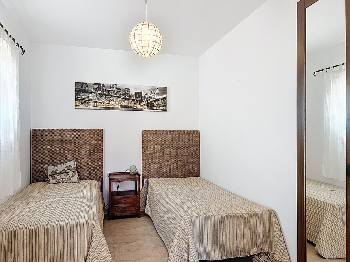 Se vende Villa - Chalet de 5 dormitorios en Costa Del Sol East, Málaga, España