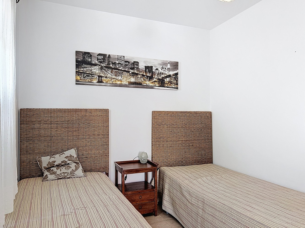 Se vende Villa - Chalet de 5 dormitorios en Costa Del Sol East, Málaga, España
