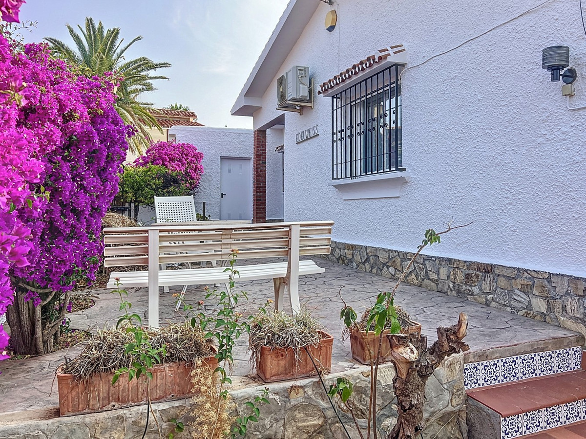 Se vende Villa - Chalet de 5 dormitorios en Costa Del Sol East, Málaga, España