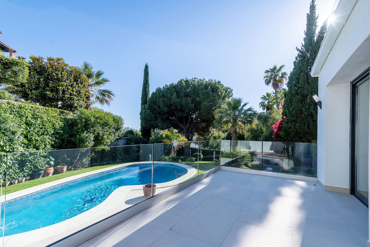 4 Bed Townhouse for sale in Marbella Costa Del Sol, Málaga, Spain