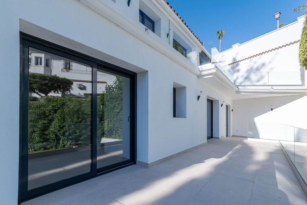 4 Bed Townhouse for sale in Marbella Costa Del Sol, Málaga, Spain