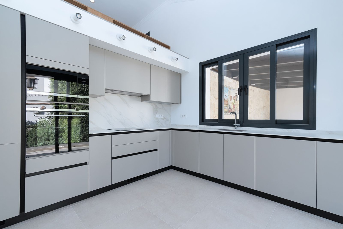 4 Bed Townhouse for sale in Marbella Costa Del Sol, Málaga, Spain
