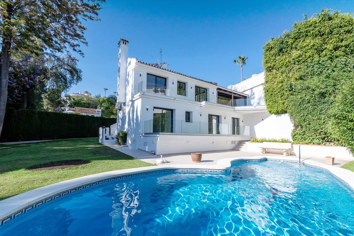 4 Bed Townhouse for sale in Marbella Costa Del Sol, Málaga, Spain