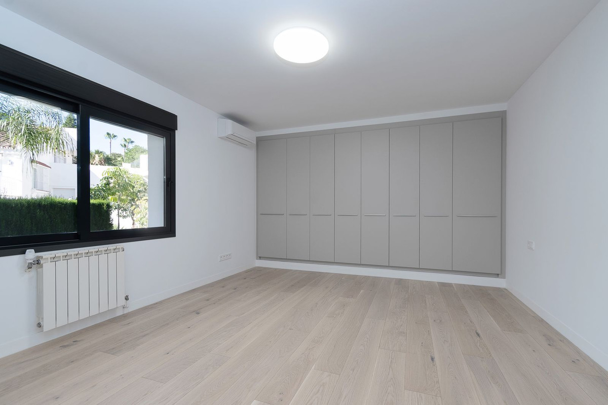 4 Bed Townhouse for sale in Marbella Costa Del Sol, Málaga, Spain