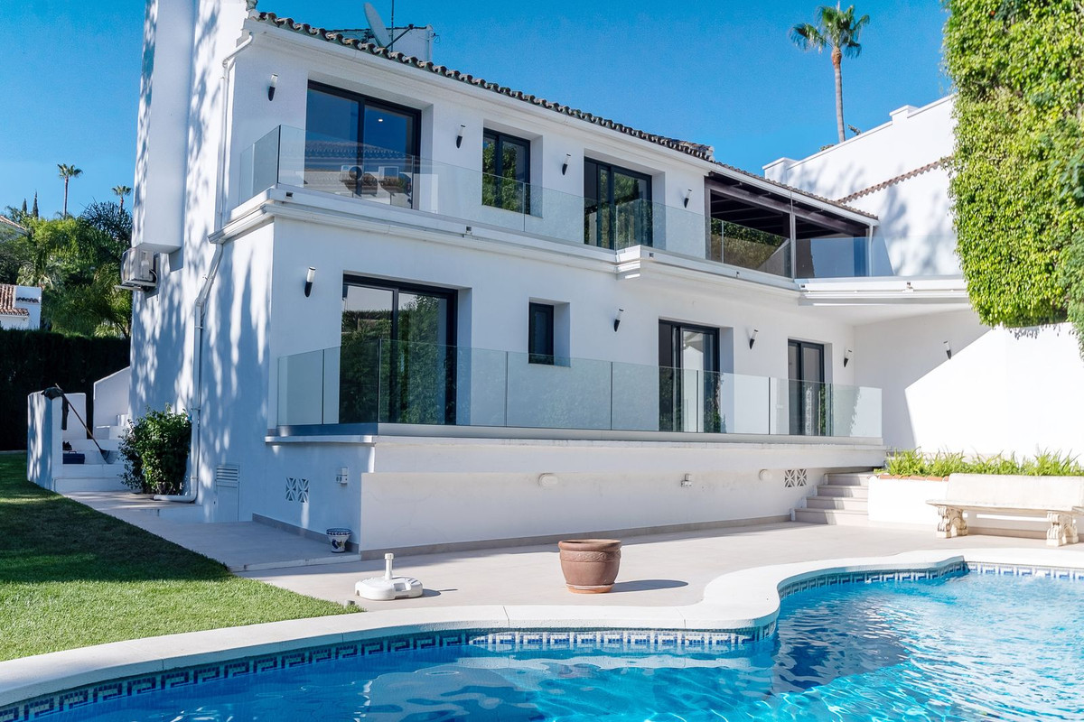 4 Bed Townhouse for sale in Marbella Costa Del Sol, Málaga, Spain