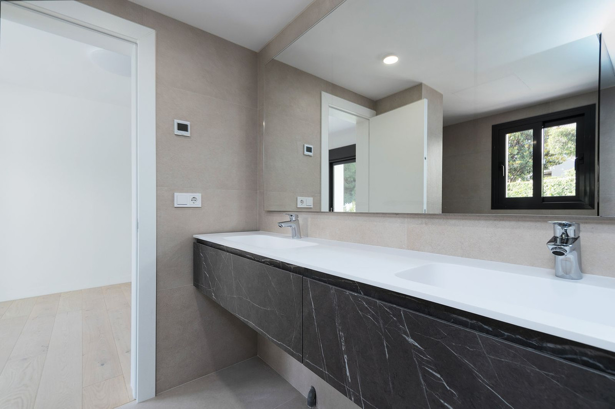 4 Bed Townhouse for sale in Marbella Costa Del Sol, Málaga, Spain