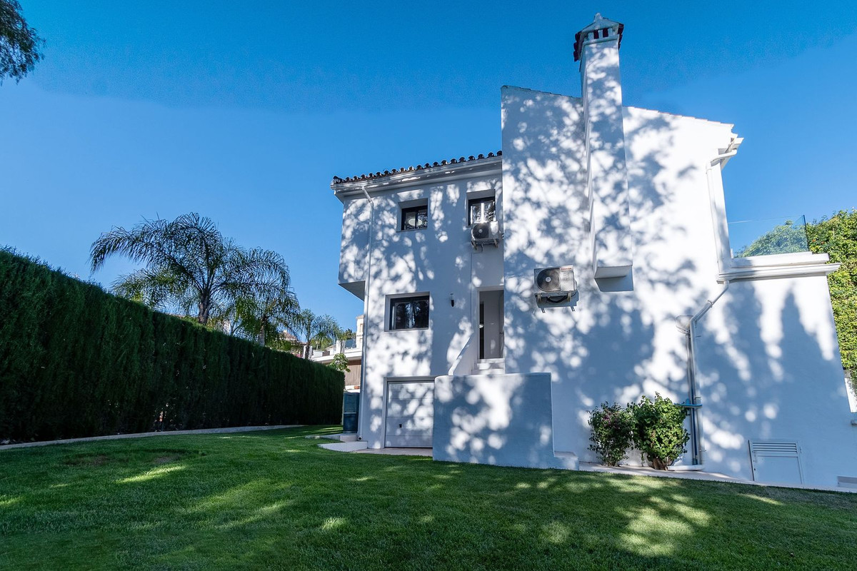 4 Bed Townhouse for sale in Marbella Costa Del Sol, Málaga, Spain