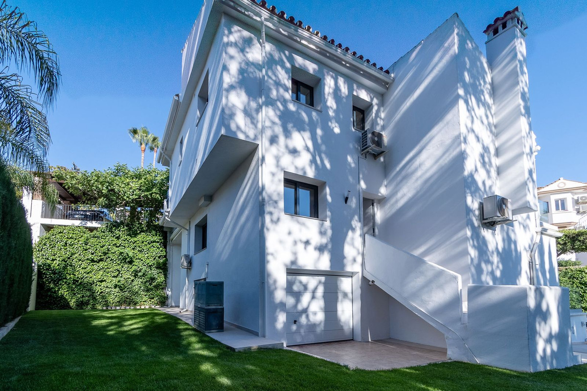 4 Bed Townhouse for sale in Marbella Costa Del Sol, Málaga, Spain