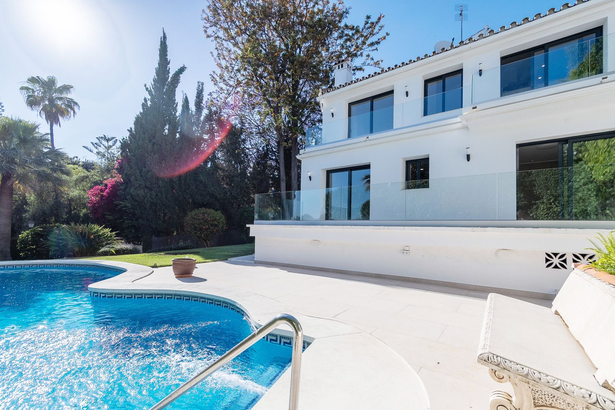 4 Bed Townhouse for sale in Marbella Costa Del Sol, Málaga, Spain